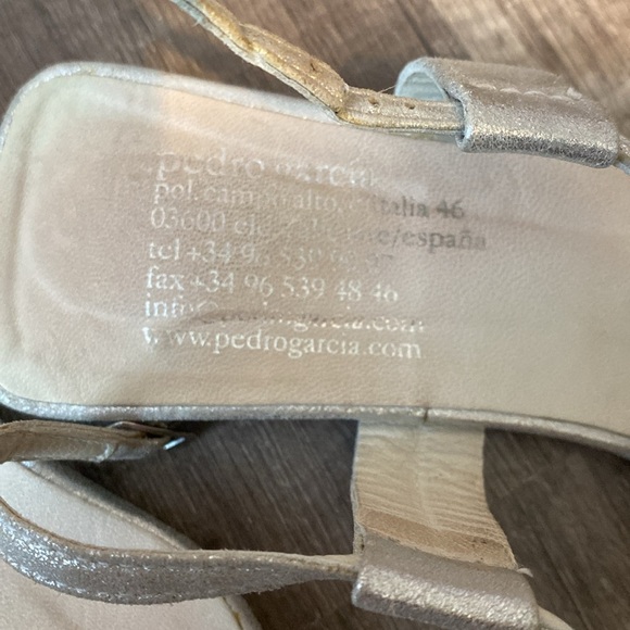 Pedro Garcia
Leather Crystal Embellishments T-Strap Sandals
Women's Size 39 - Picture 7 of 8